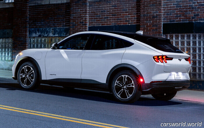 El Mustang de gasolina de Ford casi supera en ventas a toda su línea de vehículos eléctricos, lo que prácticamente lo dice todo | Carscoops